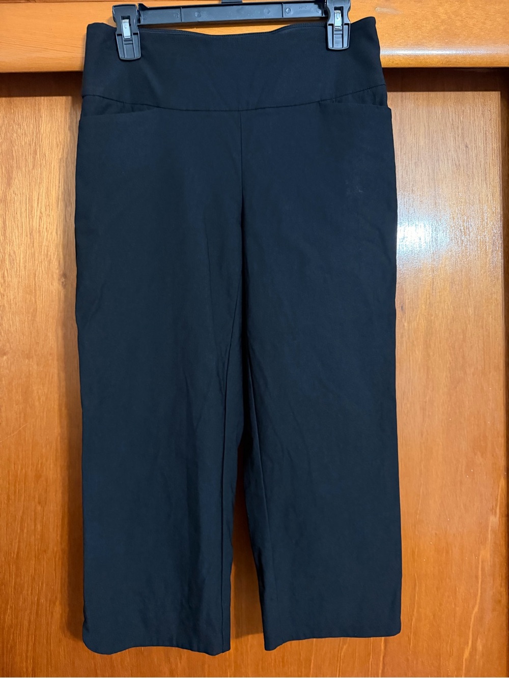 Black Cropped Wide-Leg Pants with 2 Front Pockets